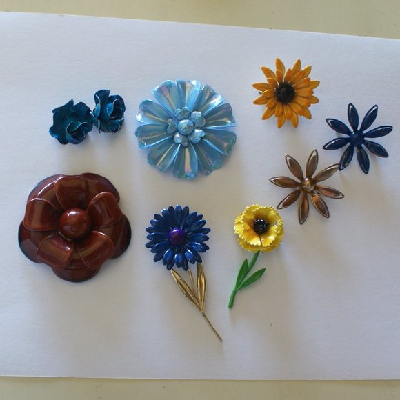 Retro 1960's Enamel Broaches and Earrings Set - Picture 1 of 15